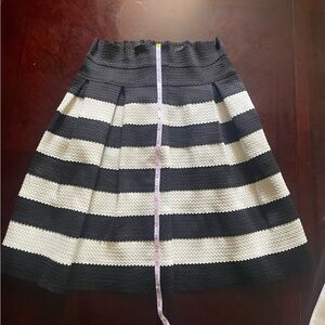 Ann Taylor Black and Cream A-Line Skirt New no NWT